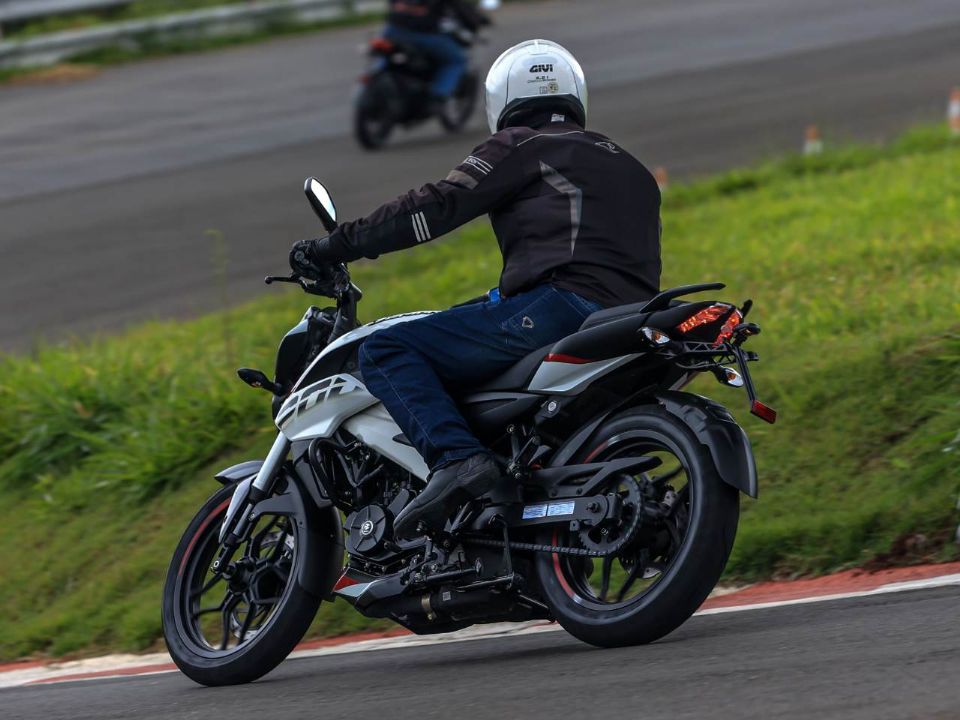 Bajaj Dominar 200